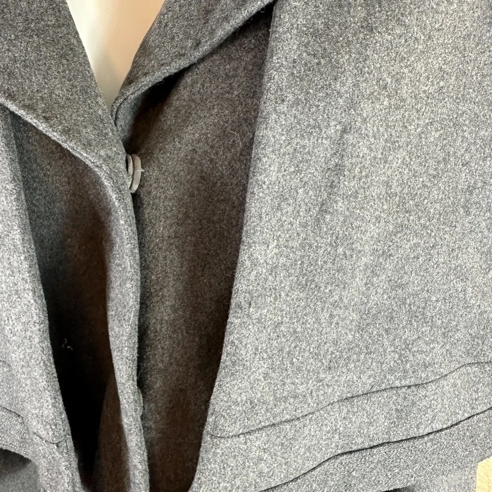 Tory Burch Jess Jacket in Grey Melange with Removable Cape Size 10